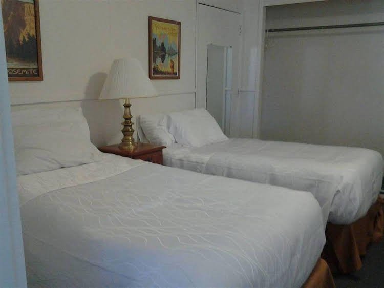 Фото Historic Streetcar Inn