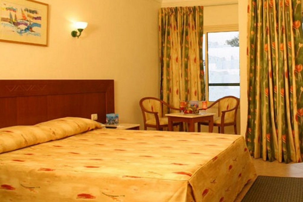 Фото Falcon Hills Hotel