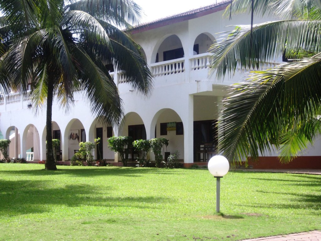 Фото Coconut Grove Beach Resort