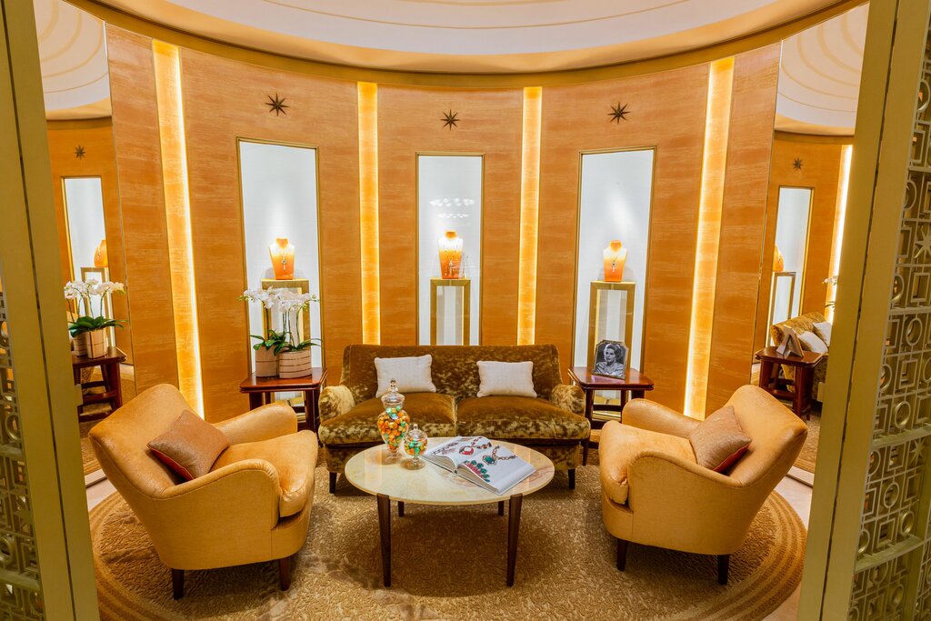 Perfume and cosmetics shop Bvlgari, Macau, photo