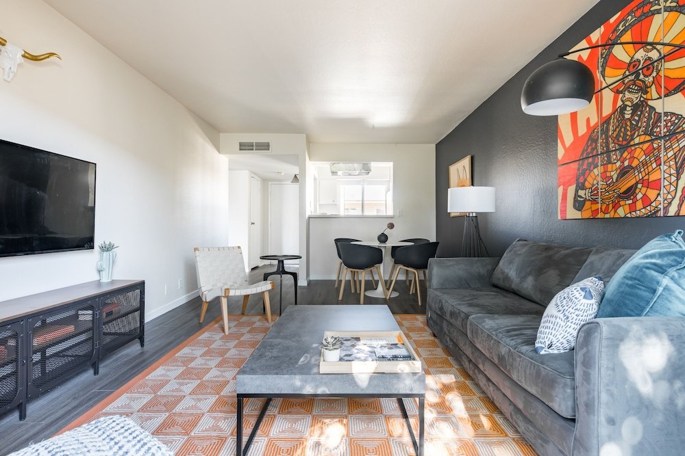 Фото Stylish 1br Apt Old Town by WanderJaunt