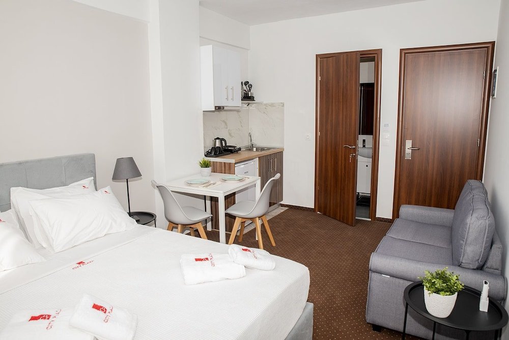 Фото City Plaza Apartments & Rooms