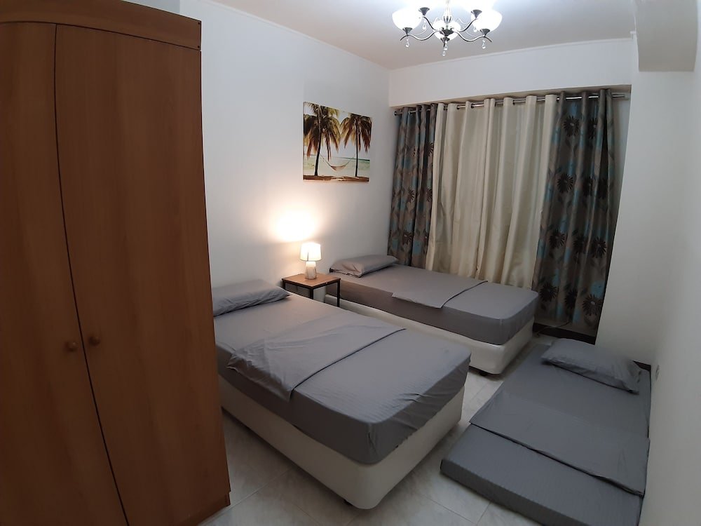 Фото Obaid's Condo in Winland Towers