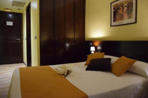 Фото Hotel Complutense