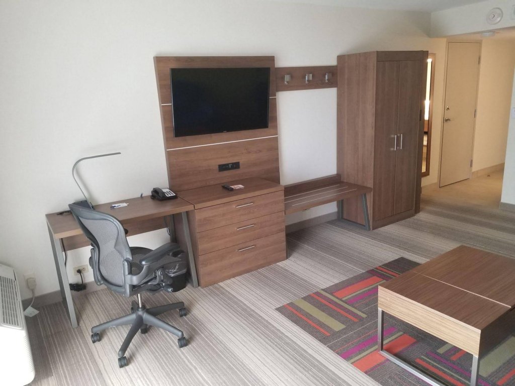 Фото Holiday Inn Express Fullerton - Anaheim, an Ihg Hotel