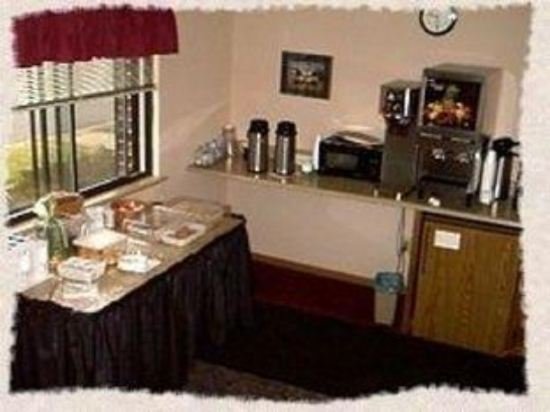 Фото Days Inn by Wyndham Stoughton Wi