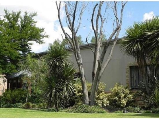 Фото Town and Country Guest House