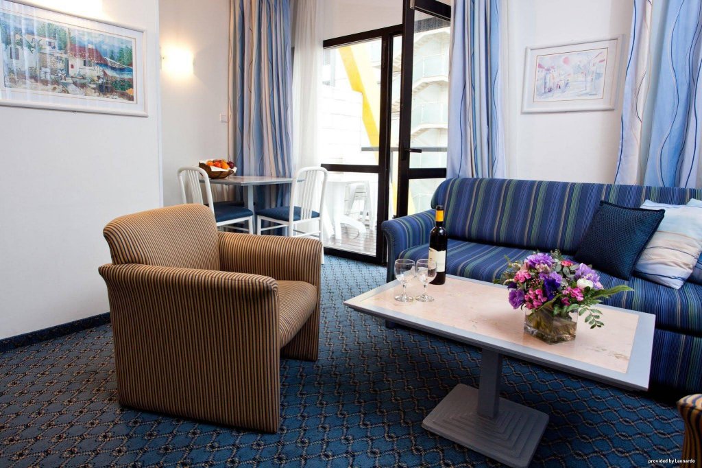 Фото Best Western Regency Suites Hotel