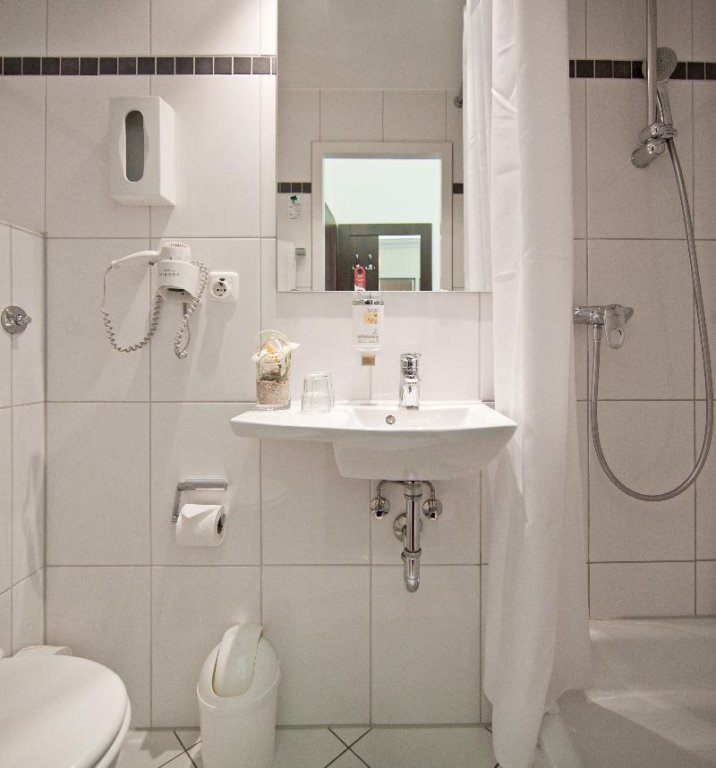 Фото Garner Hotel Hamburg Graf Moltke by Ihg