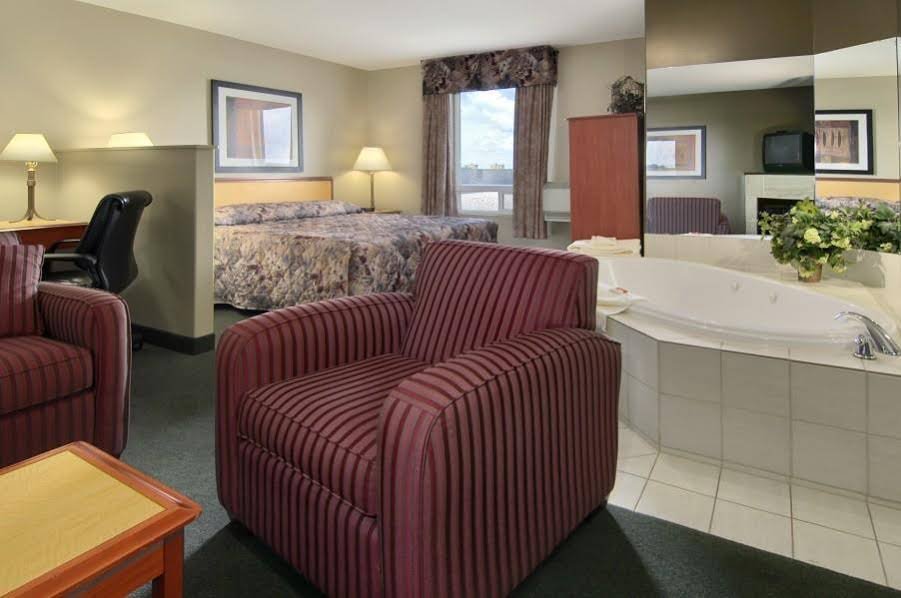 Фото Super 8 Edmonton South