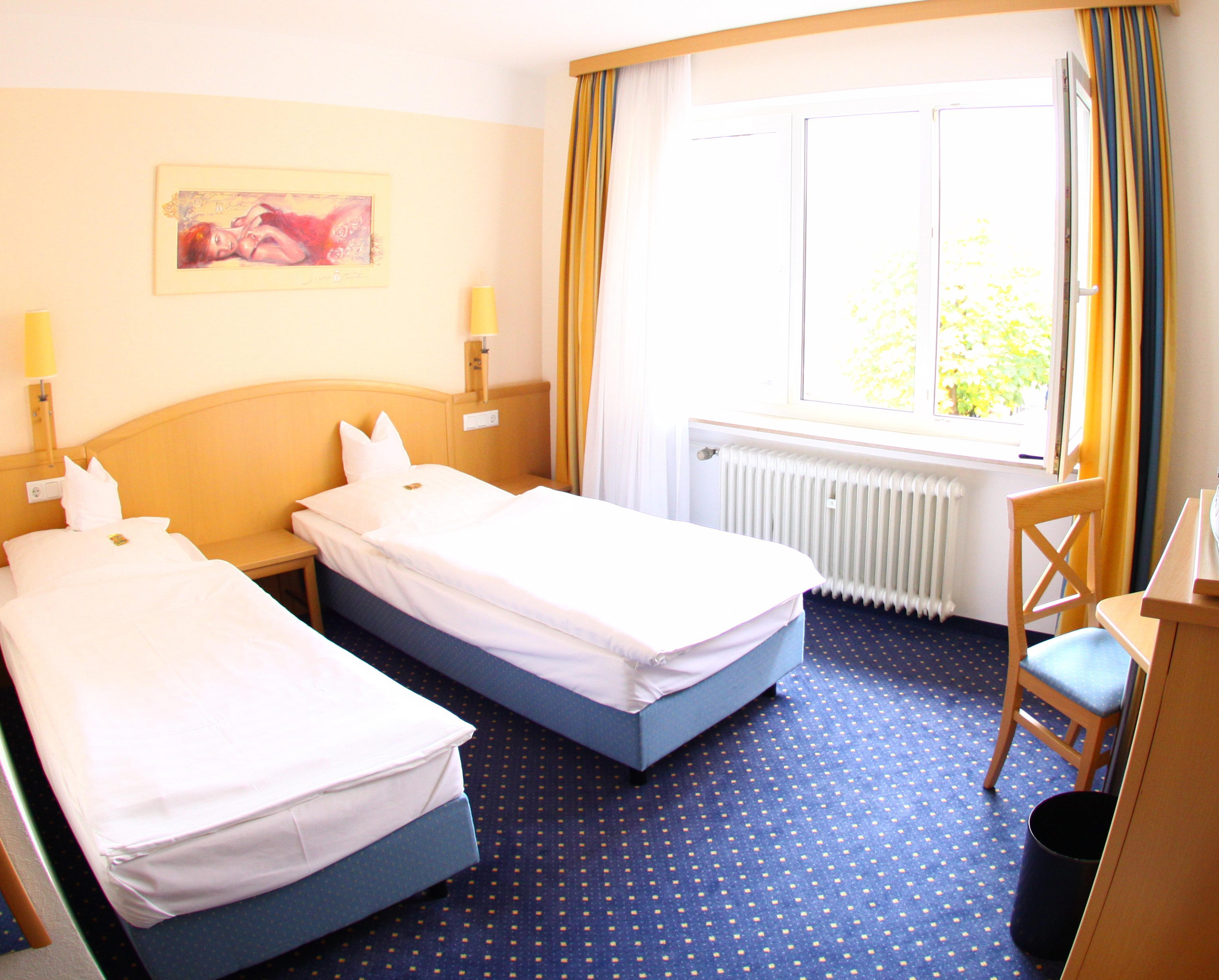 Фото Hotel-Restaurant Zum Goldenen Löwen