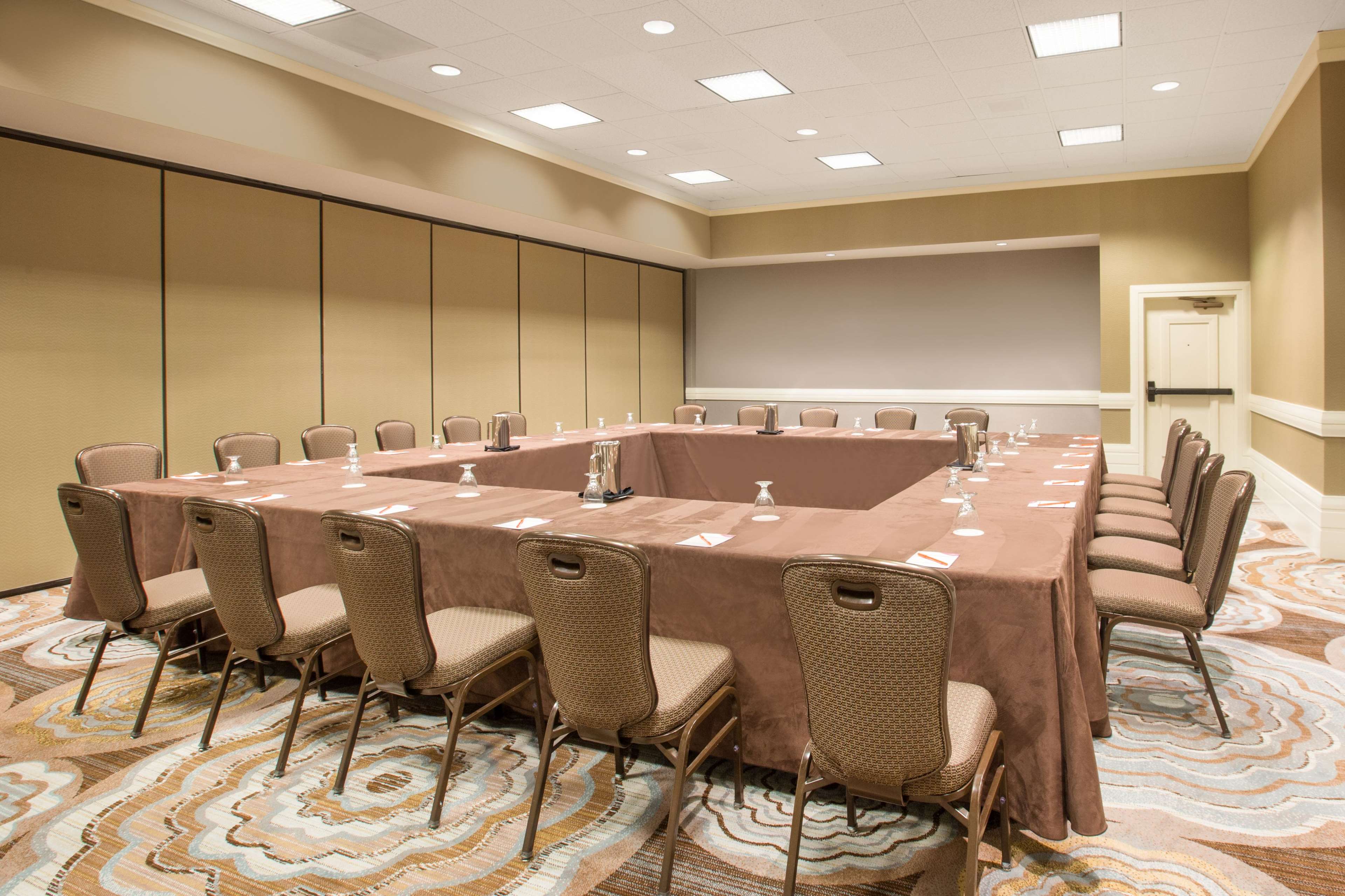 Фото Sonesta Redondo Beach & Marina