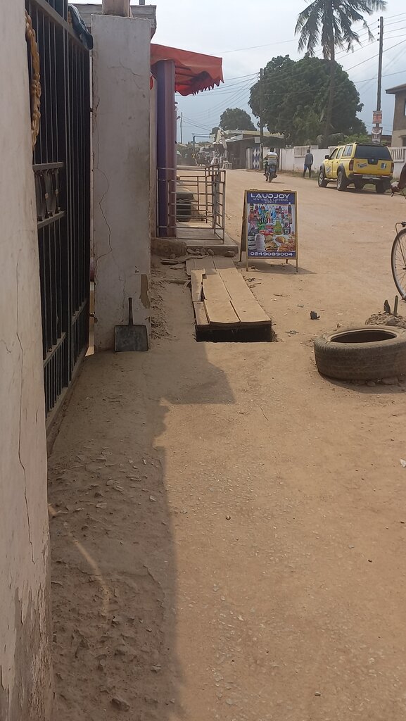Water store LaudJoy, Accra, photo