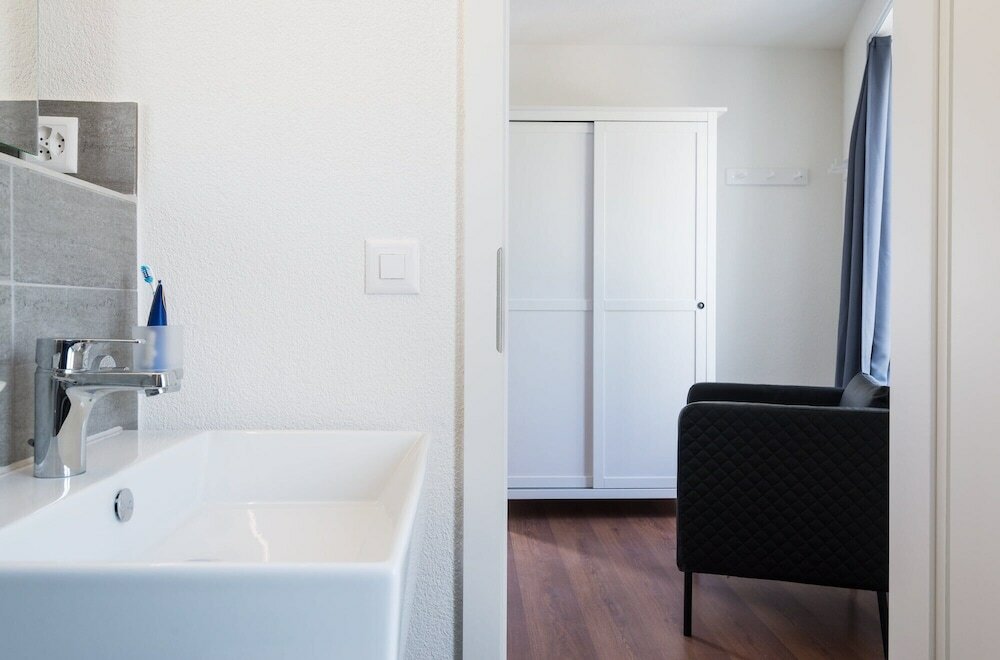 Фото Hitrental Altstetten Apartments