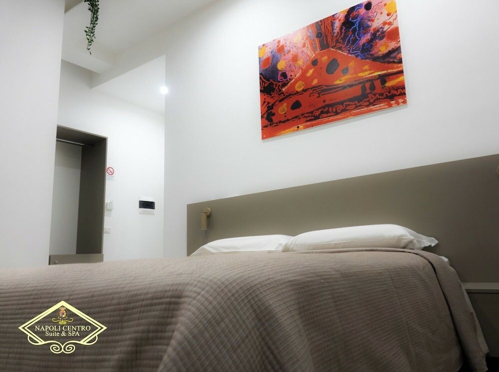 Фото Napoli Centro Suite & SPA