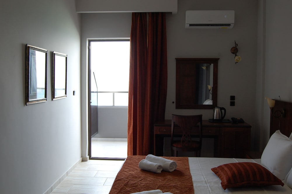 Фото Paralia Beach Boutique Hotel