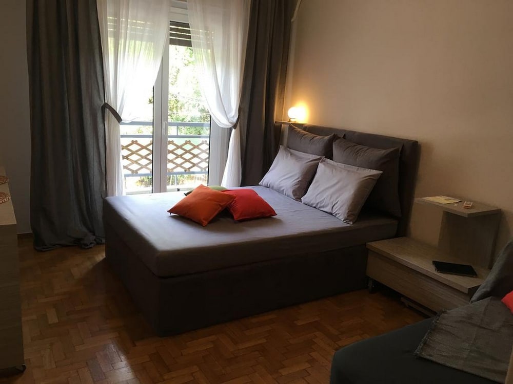 Фото Pagrati Park Front Studio