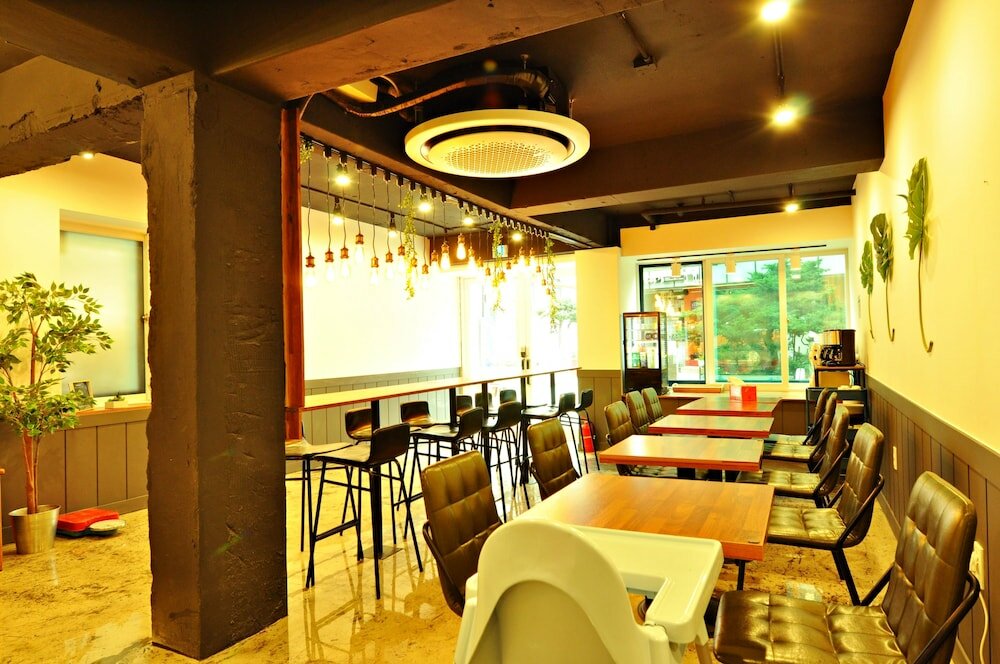 Фото Oyo Rooftop Hostel