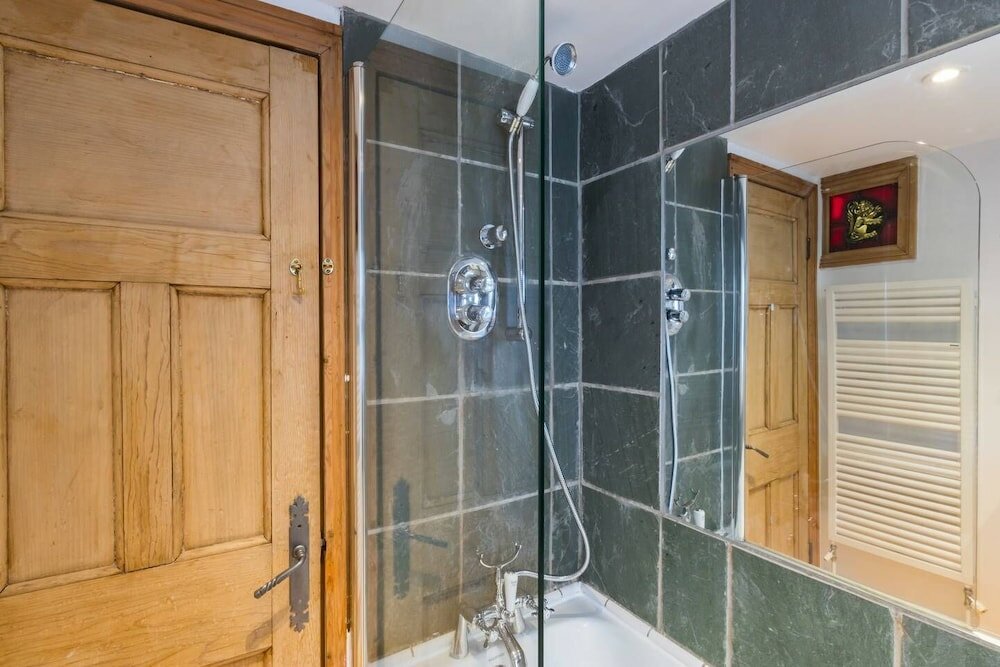 Фото Fabulous 4 Bed House With Garden in Fulham