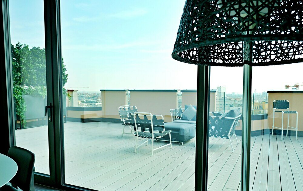 Фото San Babila Modern Apartment