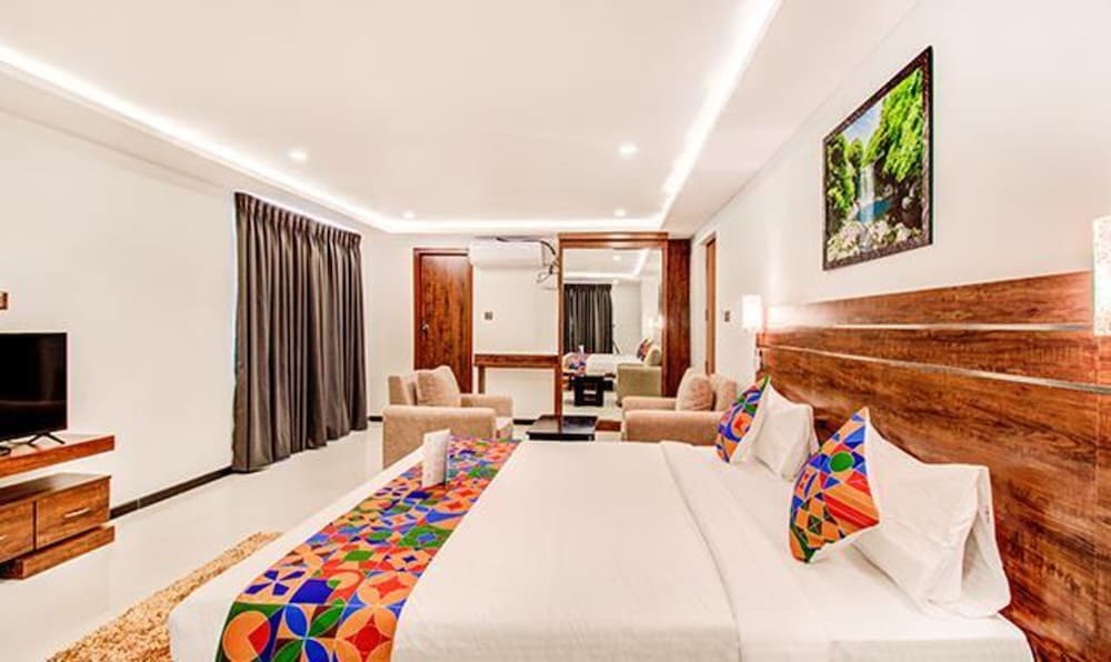 Фото Fabhotel The Rs Suites