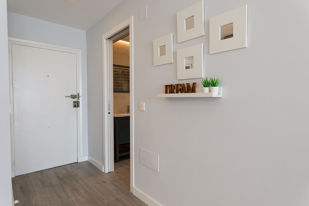 Фото Sea View Apartment 2 Min Walk From the Beach