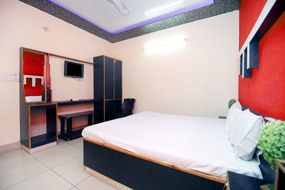 Фото Spot On 42785 Mr Shawarma Family Restaurant & Hotel