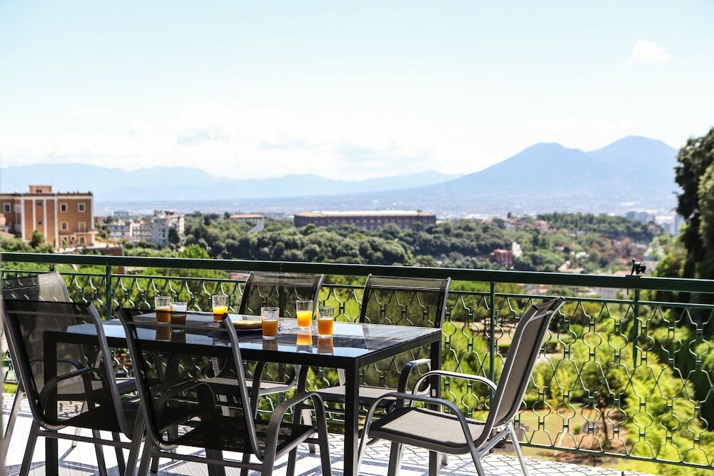 Фото Appartamento Con Terrazzo A Capodimonte