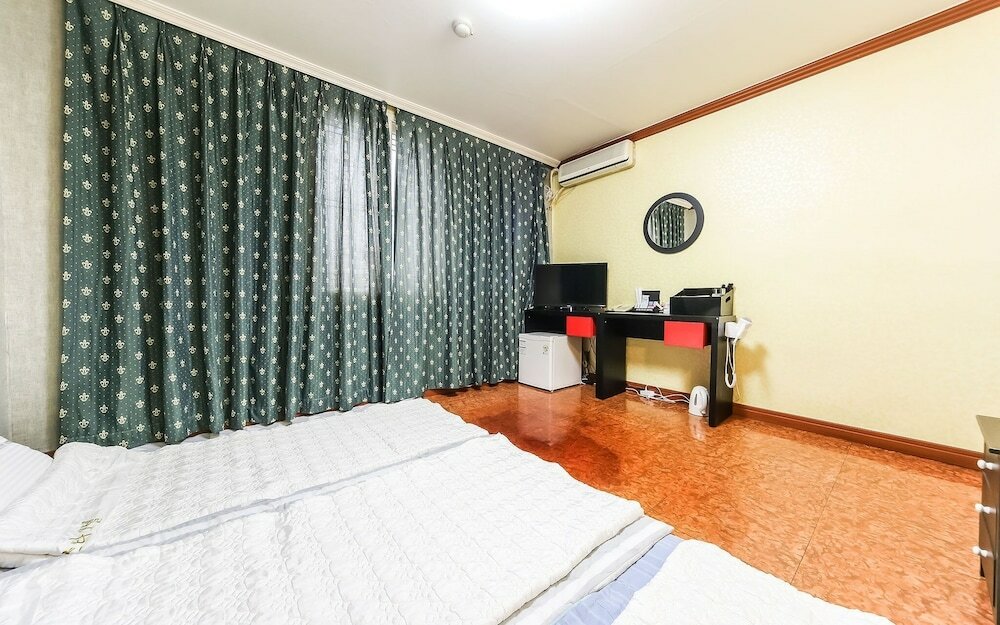Фото Pohang Yeongildae Day Stay