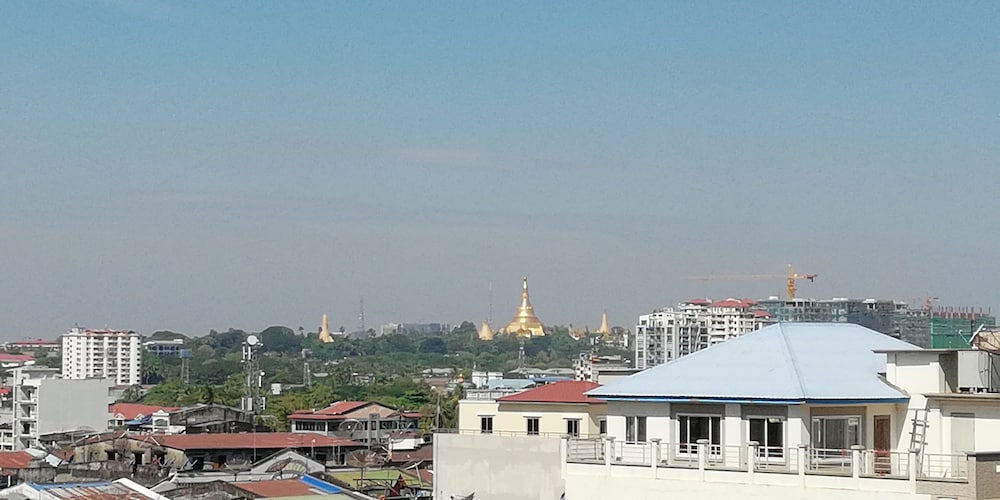 Фото Queen's Park Hotel