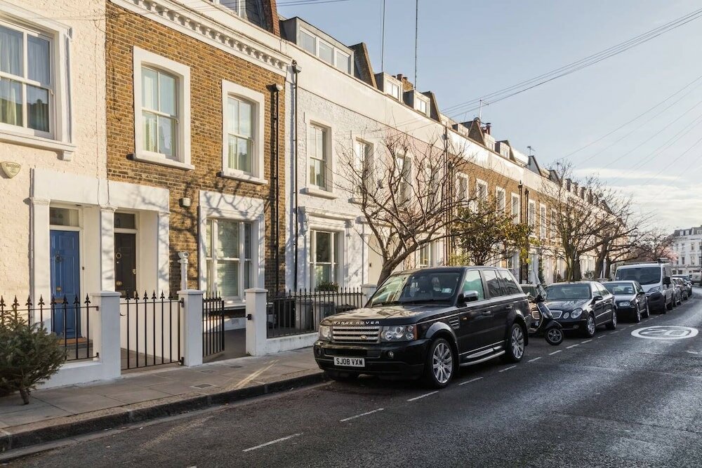 Фото Fulham 4-bed House & Garden Near Tube