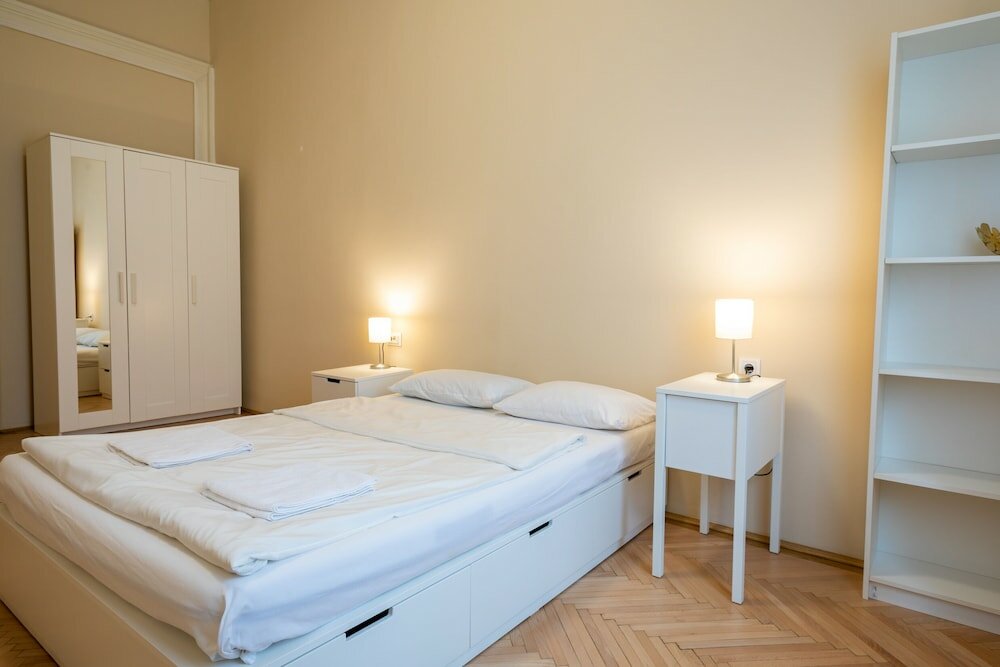 Фото Lie On Me Lazy Simon