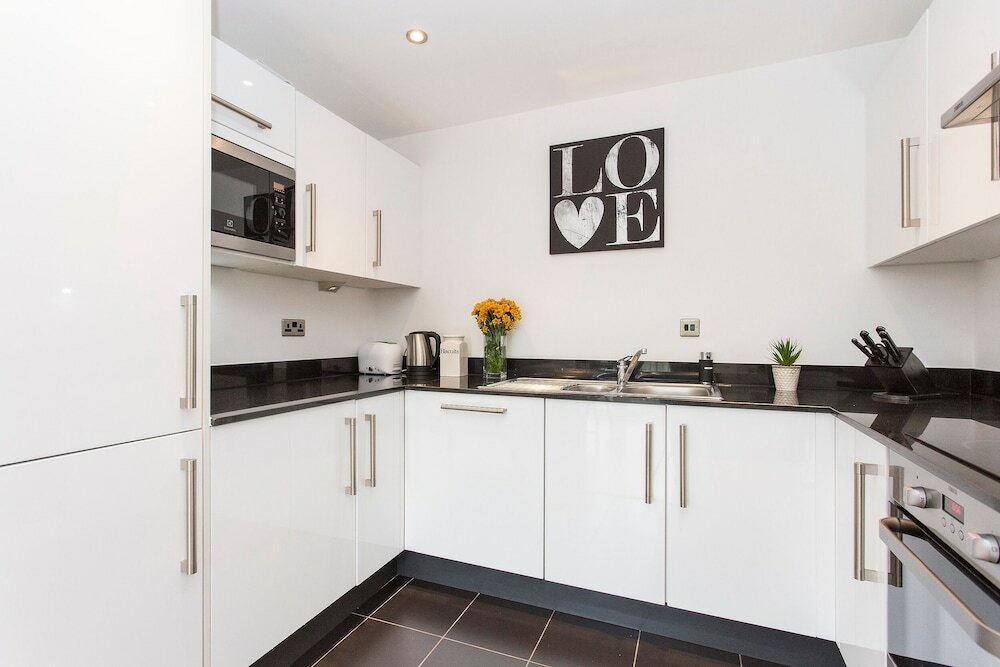 Фото Altido Lovely 1-bed Flat Near 02 Arena