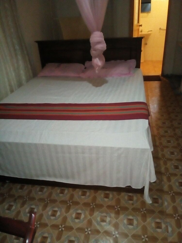 Фото Thevindu guest & red mud resturent