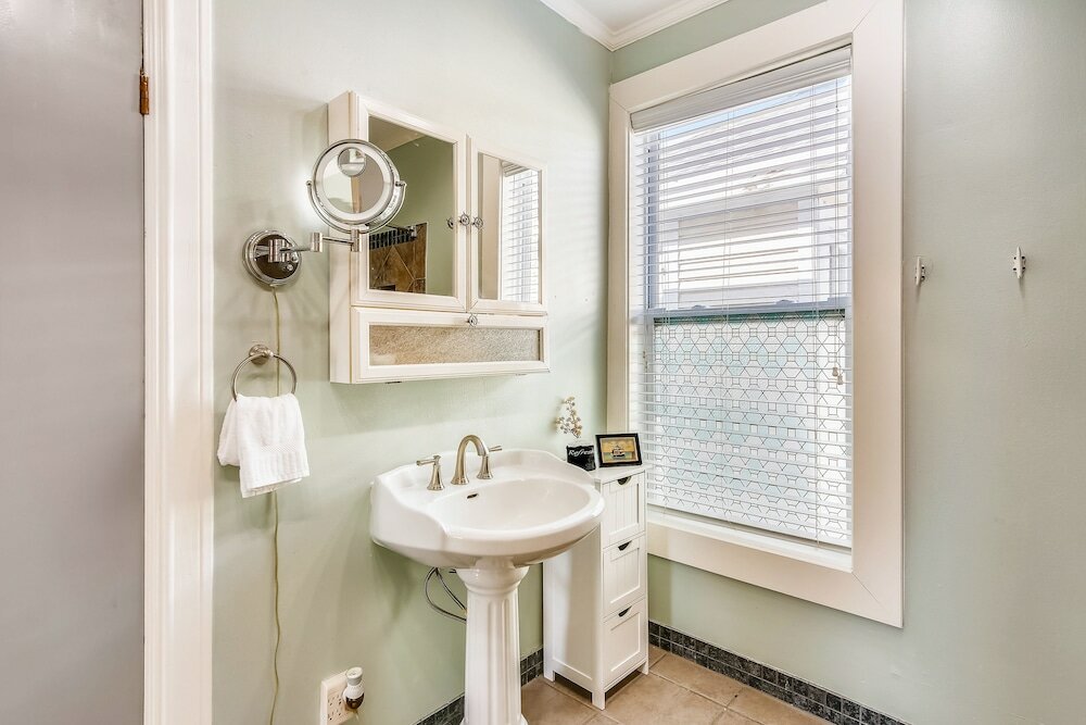 Фото A Bended Oak Bungalow