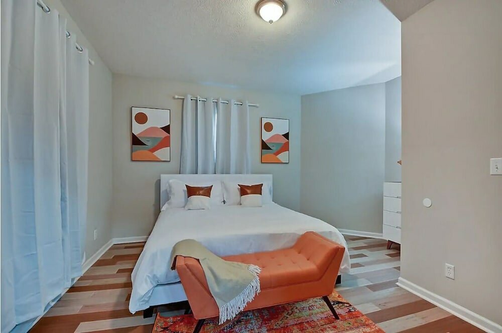 Фото Spacious 6br/3ba House w Parking! Sleeps 20!