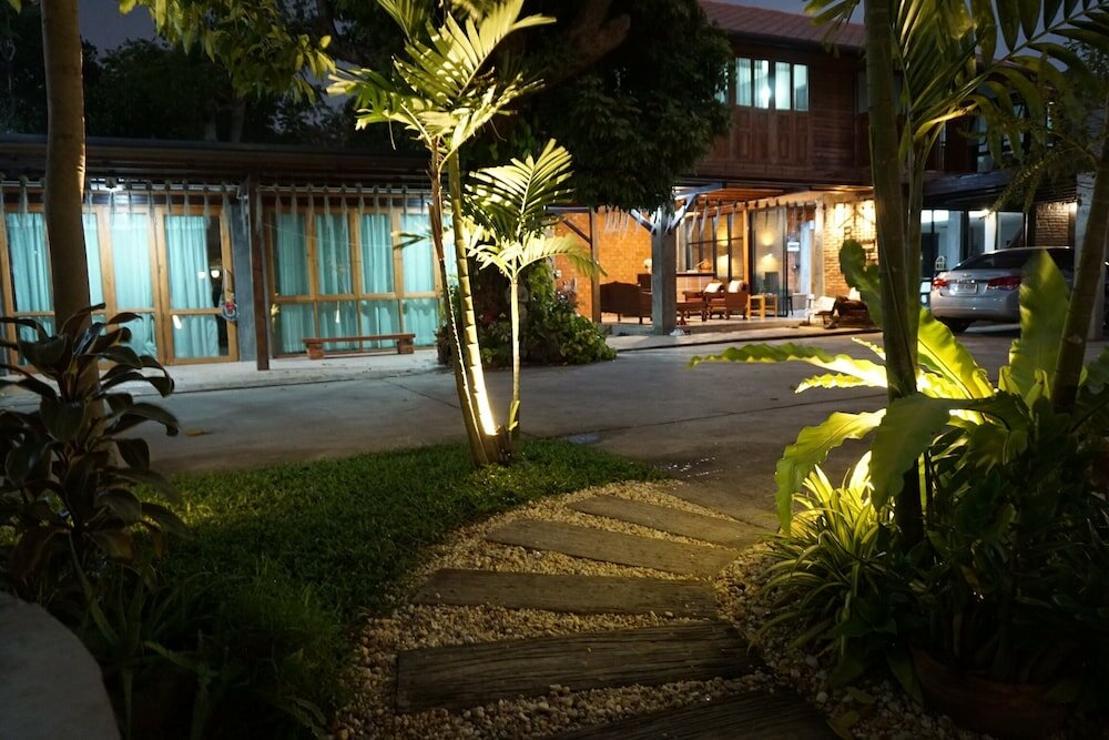 Фото Tha Ma-O Bouteak Homestay
