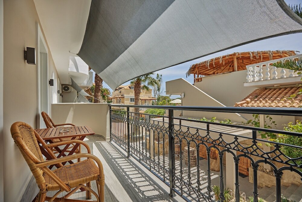 Фото Отель Iniochos