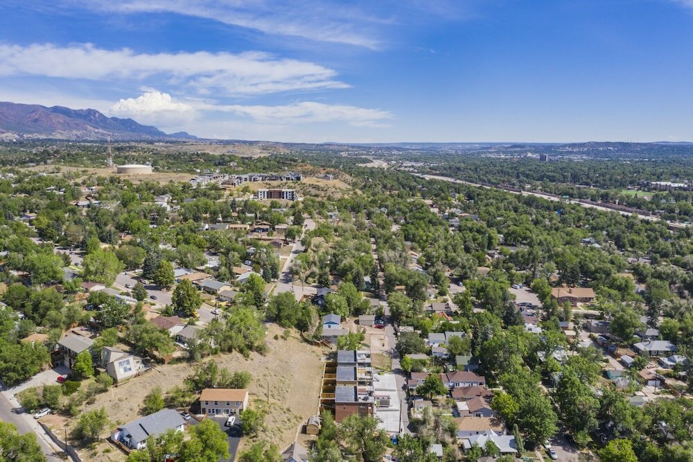 Фото Downtown Skyline Rooftop Patio Modern Townhome