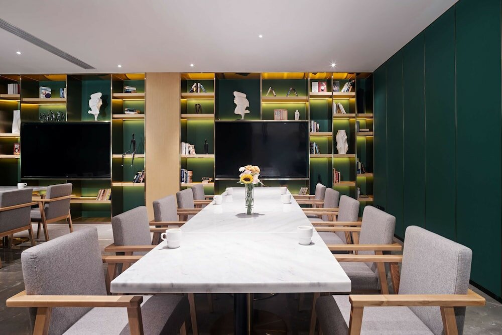 Фото Hilton Garden Inn Chengdu Kuanzhai Alley