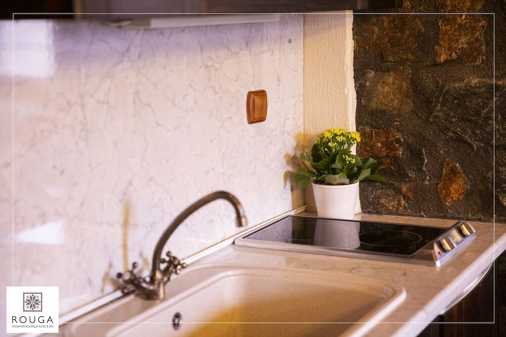 Фото Rouga Mountain Boutique Suites & SPA