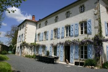 Гостиница Domaine La Reveille в Бриуде