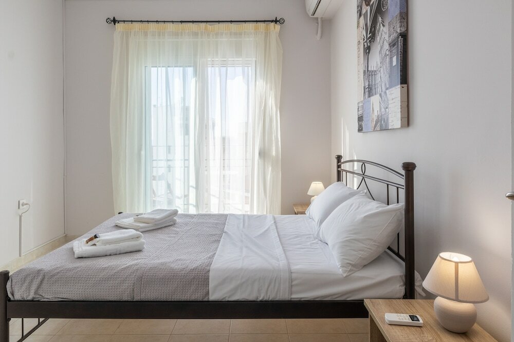 Фото Comfy Central Square Gem with Terrace