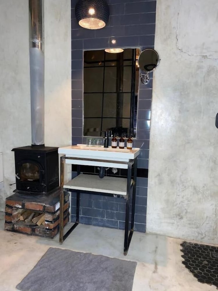 Фото Four20 Bespoke Hotel