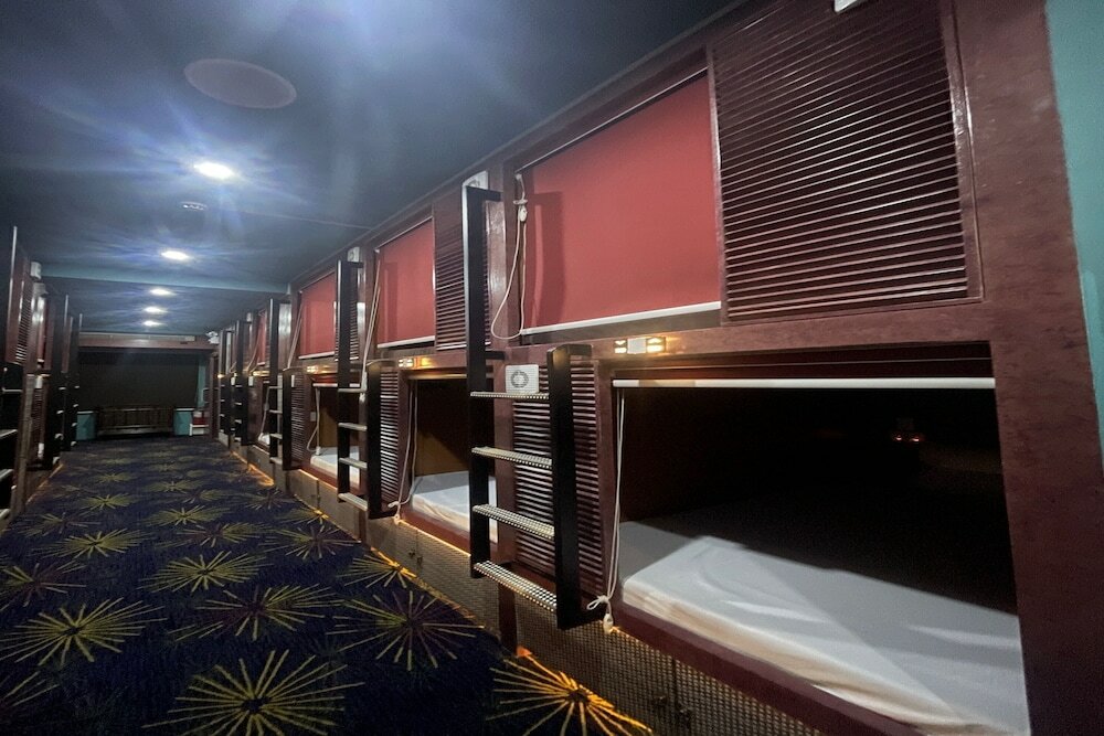 Фото Oyo 997 Attic Capsule Hotel