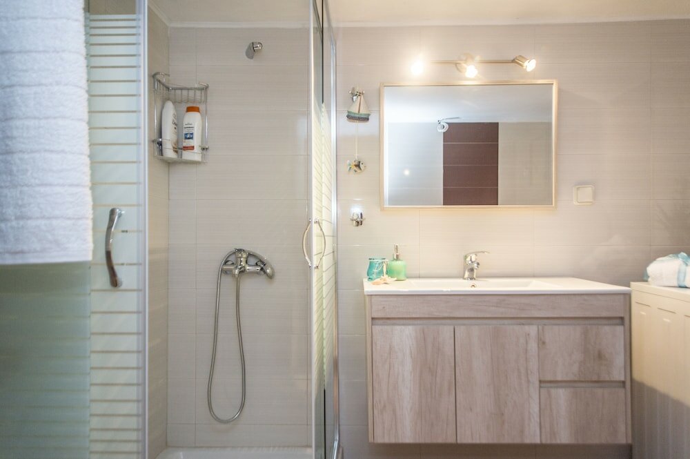 Фото The Ideal Locale - A Sleek and Illuminated Space