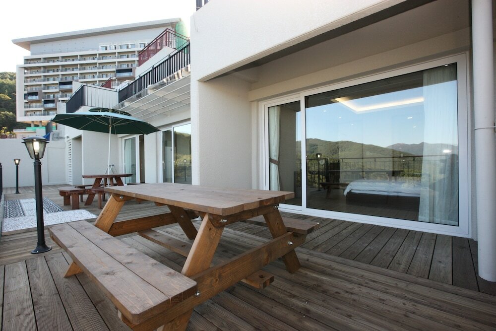 Фото High1 Condominium