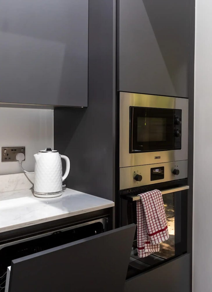 Фото Modern 2bd Flat With a Garden - West Hampstead