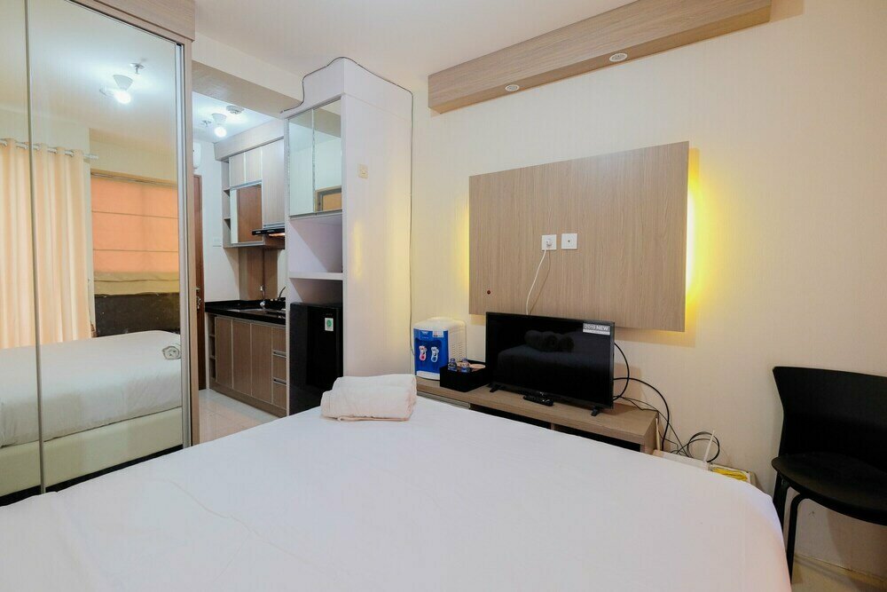 Hotel Minimalist Studio Room with City View @ Tifolia Apartment, Jakarta, photo