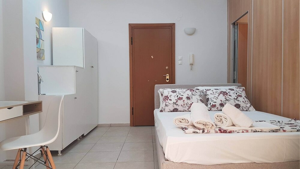 Фото Errathens Sky Apartment